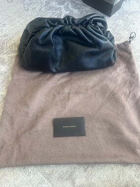 NEW Bottega Veneta
The Pouch Oversized Leather Clutch Black